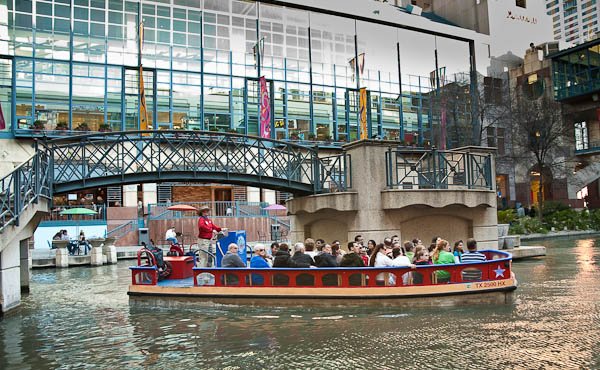 riverwalk boat ride at shopping center